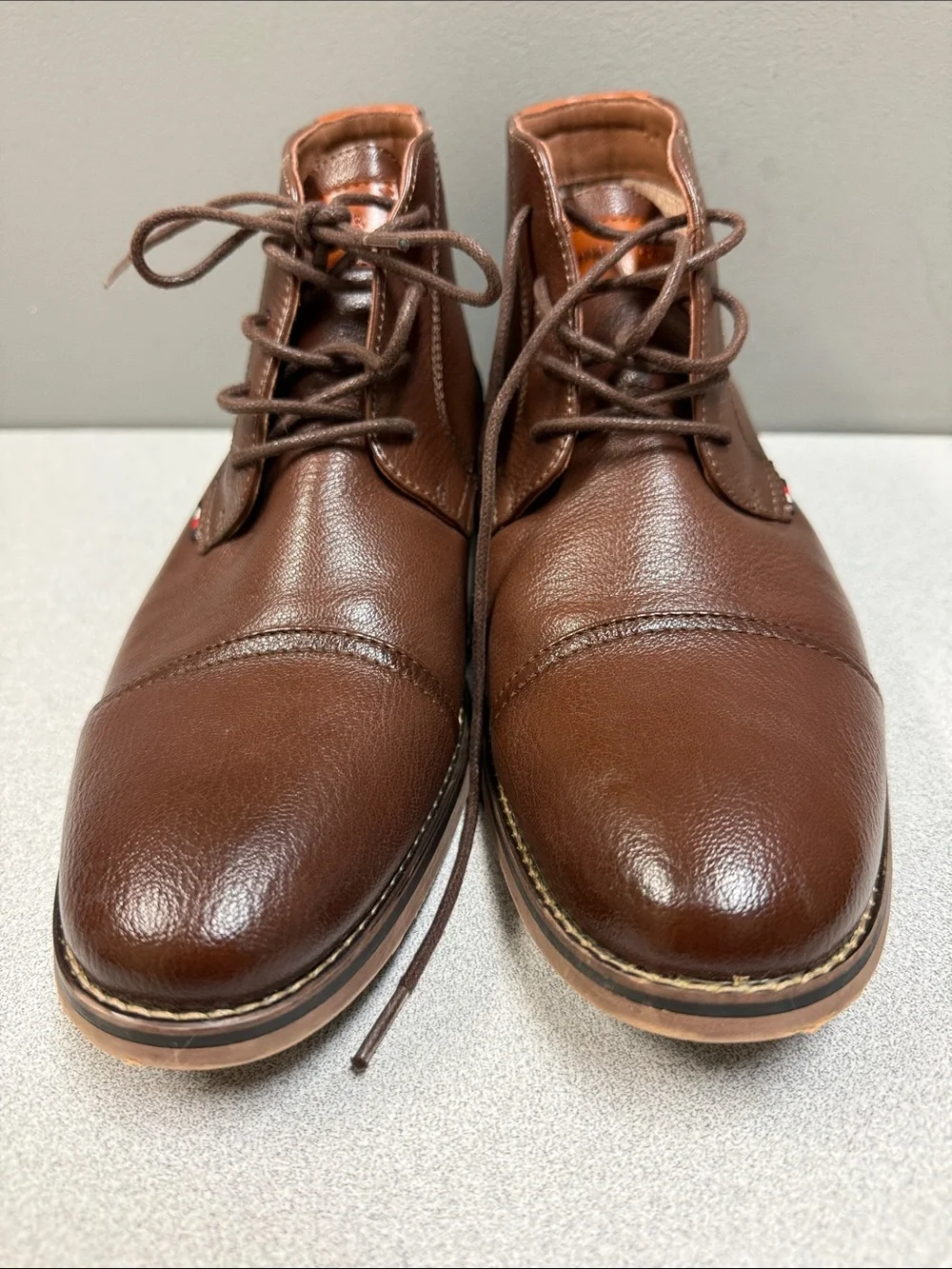Tommy Hilfiger Men’s 8 Brown Leather Cap Toe Chukka Boots